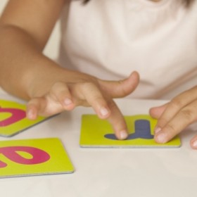 JJB  Akros Fiches Tactiles des lettres Rugueuses