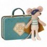 doudou Maileg Souris Bleu Super Heros dans une Valise Micro Pantin